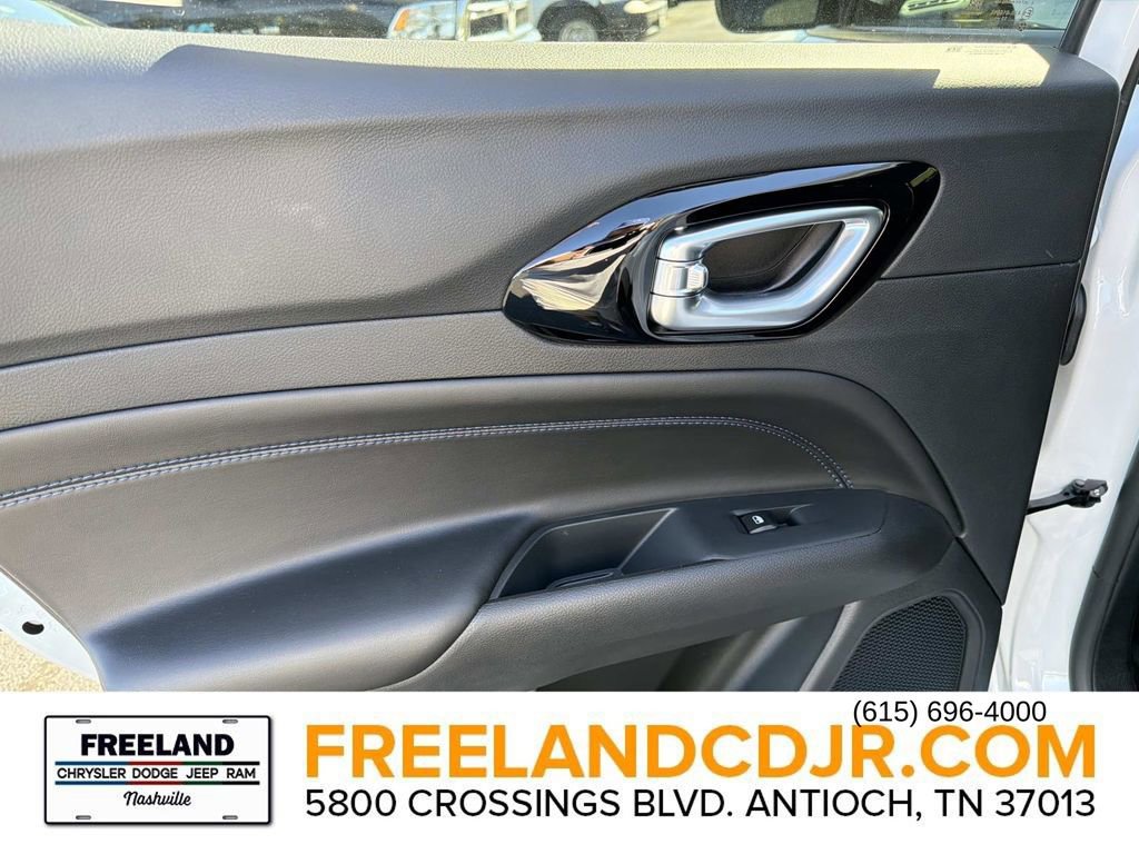 New 2026 Jeep Compass Latitude image 13