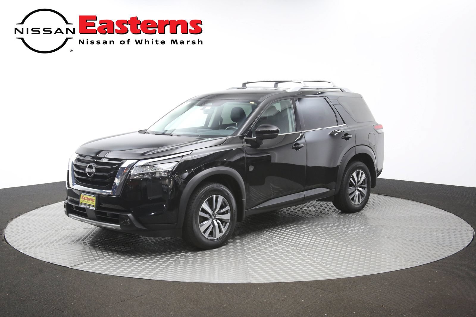 Used 2023 Nissan Pathfinder SL AWD/4WD image 56