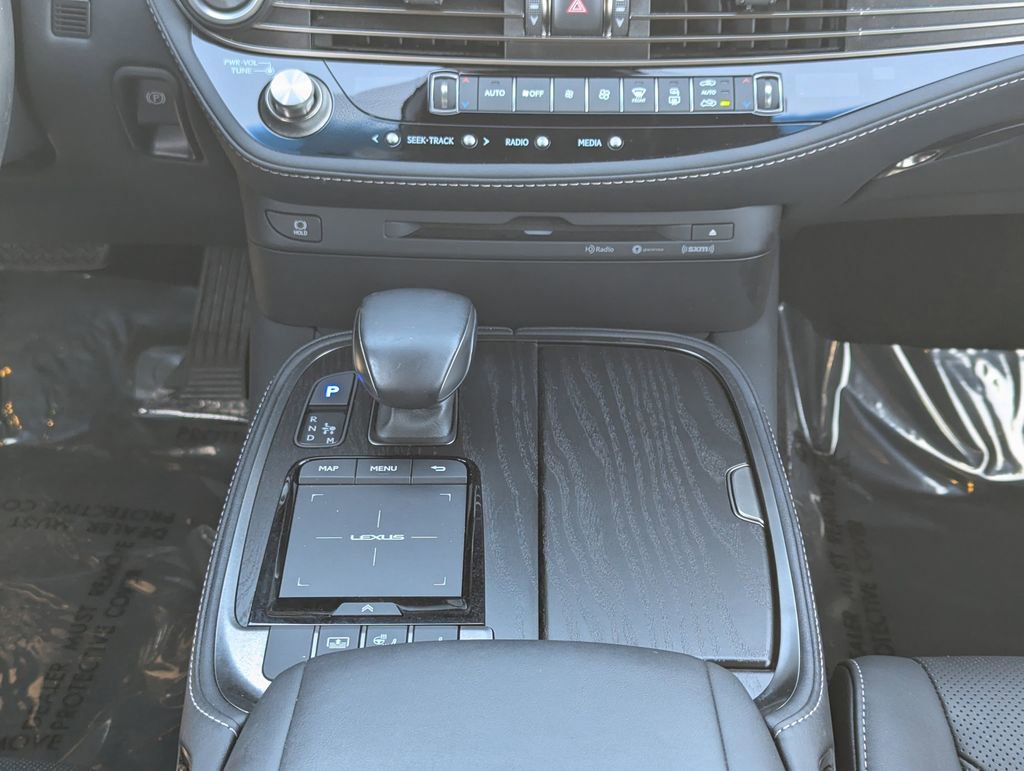 Used 2022 Lexus LS 500 w/ Accessory Package (Z2) image 16