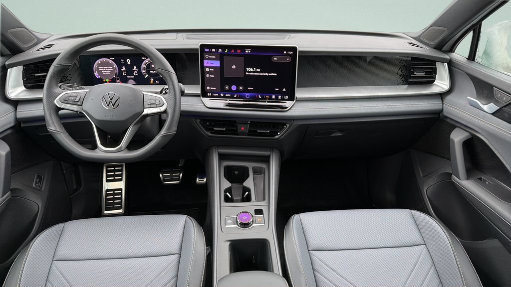 New 2026 Volkswagen Tiguan SE R-Line FWD image 9