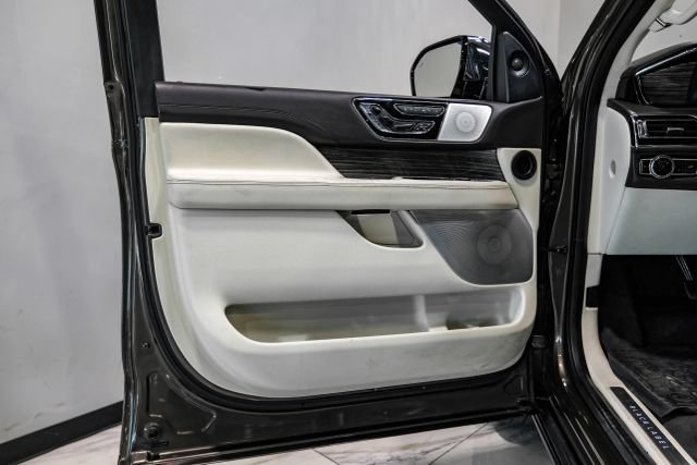 Used 2020 Lincoln Navigator Black Label w/ Cargo Convenience Package AWD/4WD image 40