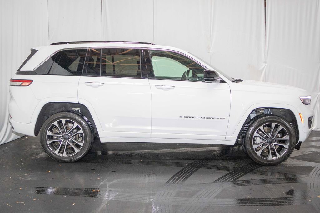 Used 2022 Jeep Grand Cherokee Overland w/ Luxury Tech Group IV image 4