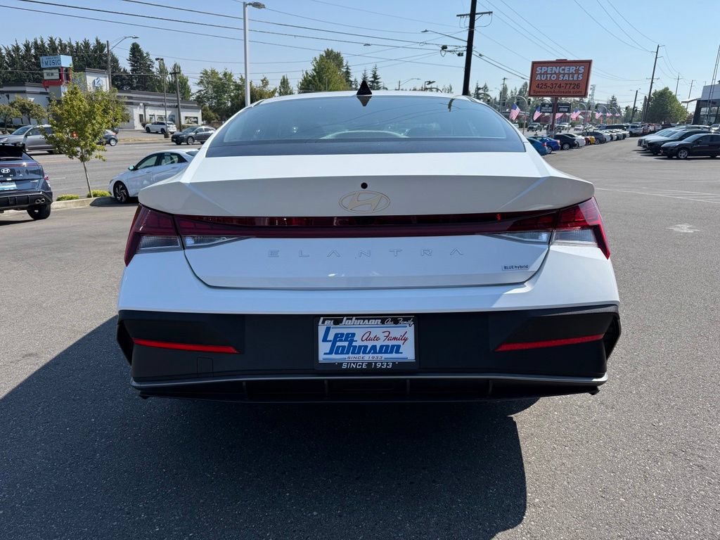 Certified 2025 Hyundai Elantra Hybrid FWD image 4