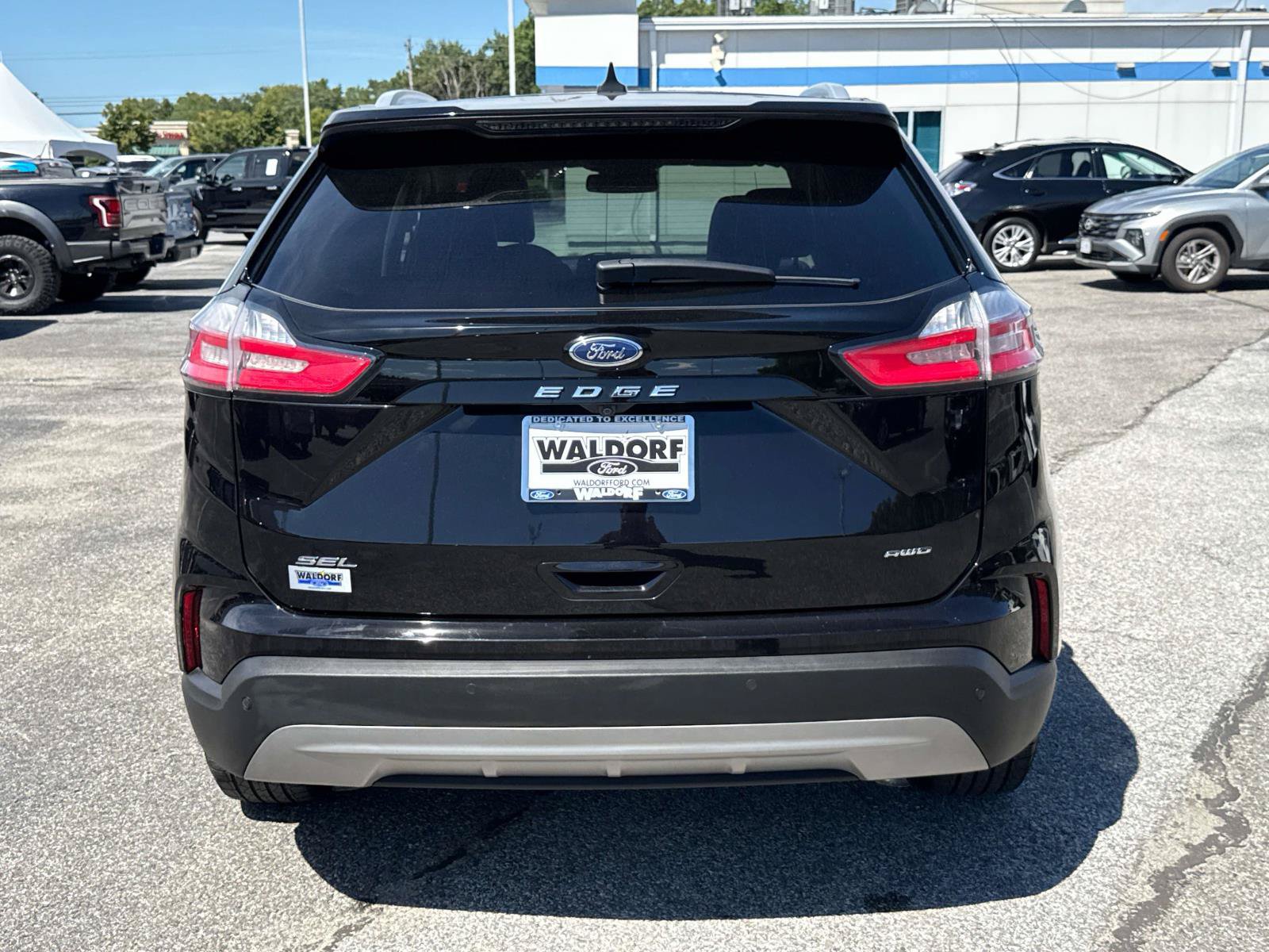 Used 2024 Ford Edge SEL w/ Convenience Package AWD/4WD image 3