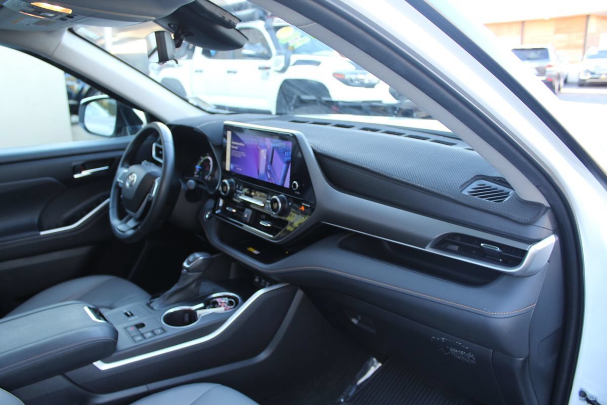 Used 2023 Toyota Highlander Bronze Edition AWD/4WD image 26