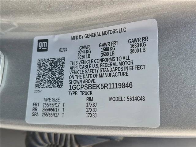 Used 2024 Chevrolet Colorado W/T w/ Safety Package RWD image 15