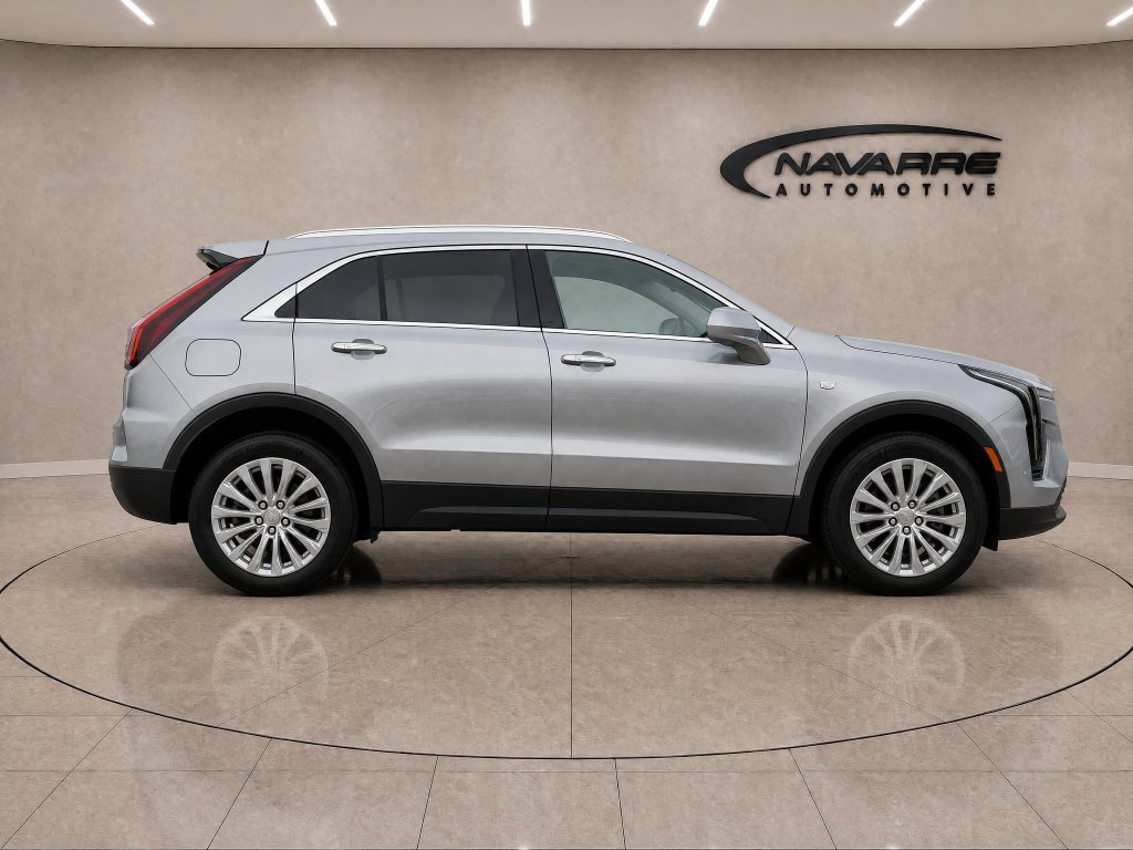 Used 2024 Cadillac XT4 Luxury w/ Cold Weather Package FWD image 8