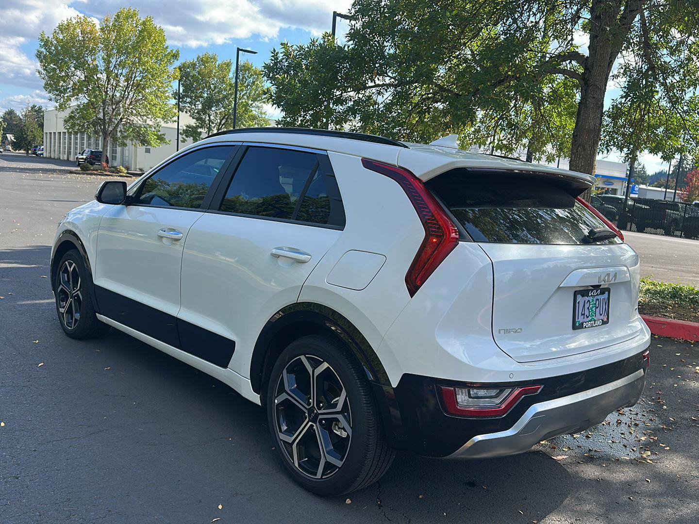 Used 2024 Kia Niro SX Touring FWD image 2
