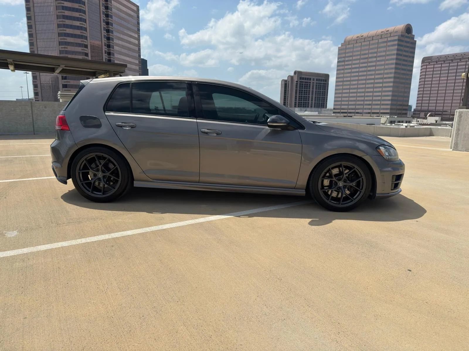 Used 2015 Volkswagen Golf R 4-Door image 5