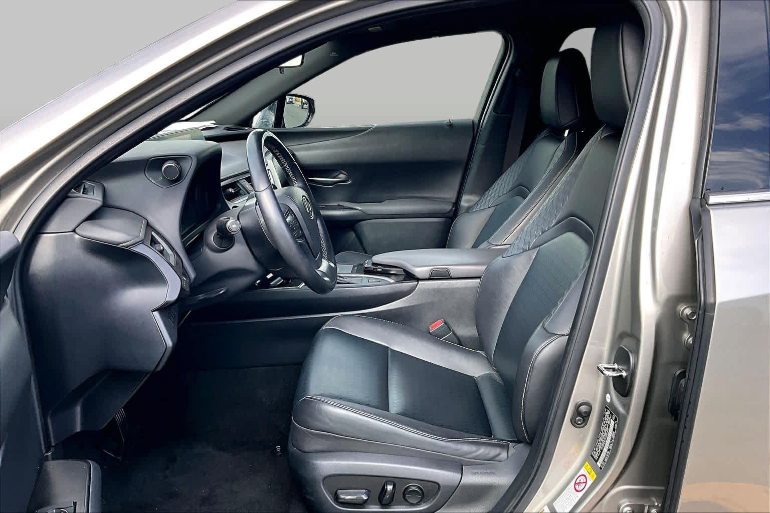 Used 2019 Lexus UX 200 w/ Accessory Package 2 FWD image 7