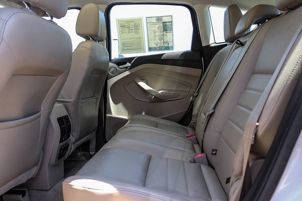 Used 2015 Ford C-MAX Energi SEL w/ Equipment Group 303A FWD image 18