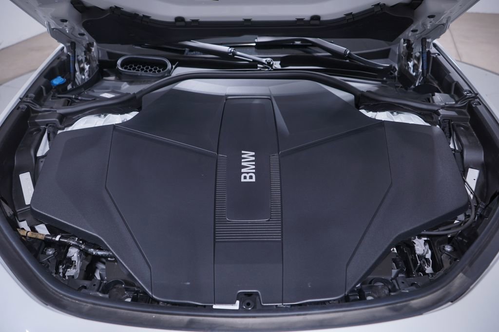 Used 2025 BMW i7 eDrive50 w/ M Sport Package image 24