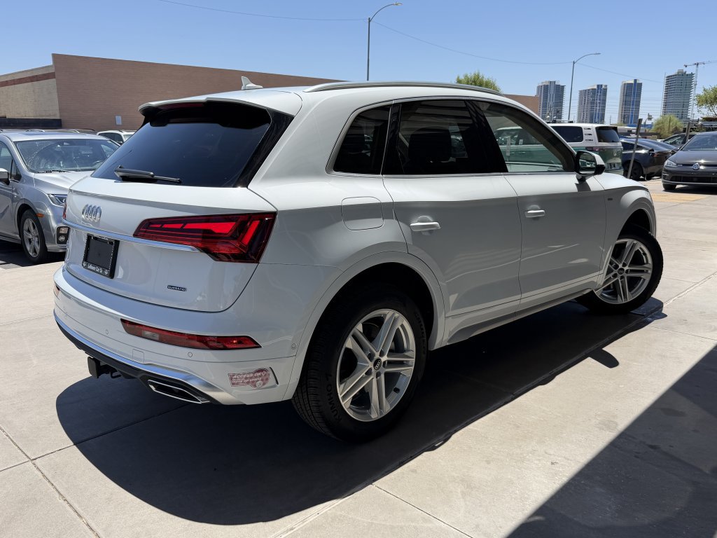Used 2024 Audi Q5 e Prestige w/ Prestige Package AWD/4WD image 4