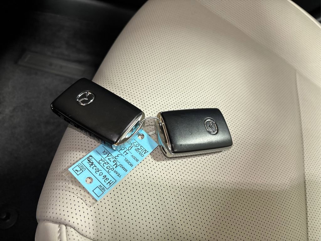 Used 2022 MAZDA MAZDA3 s image 38