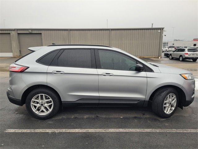 Used 2023 Ford Edge SE image 2