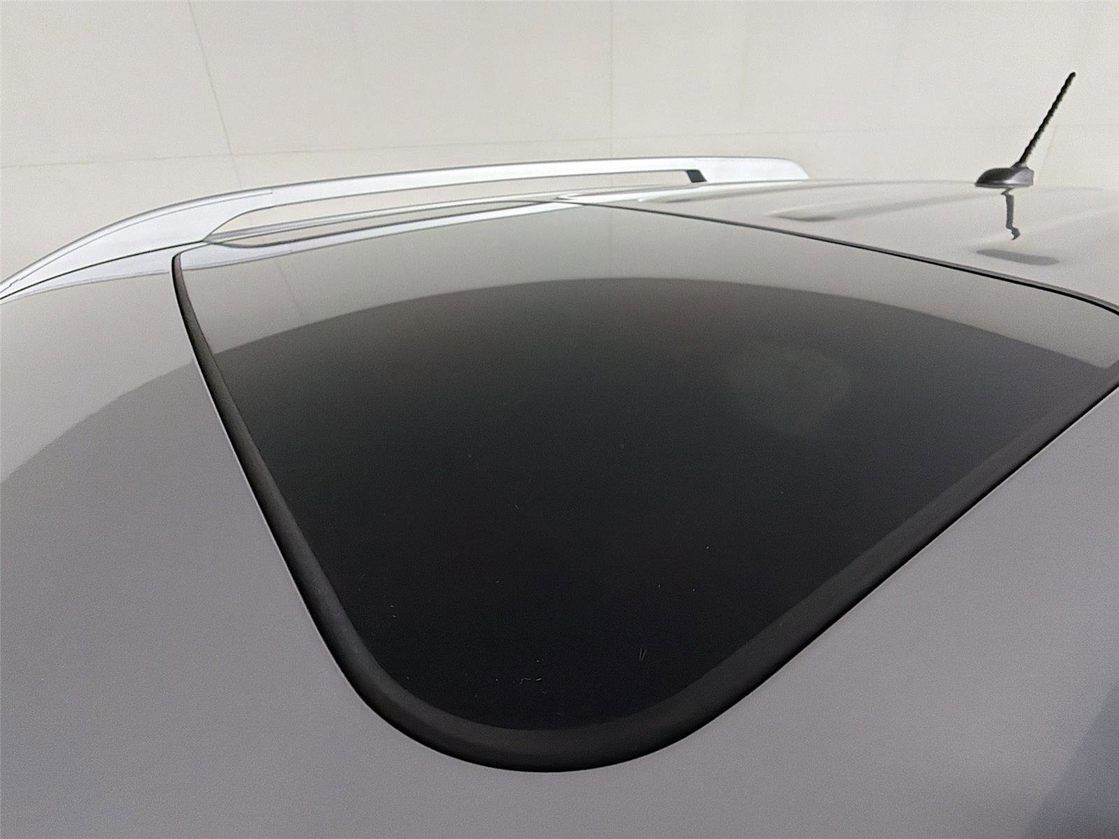 Used 2025 Hyundai Venue SEL FWD image 14