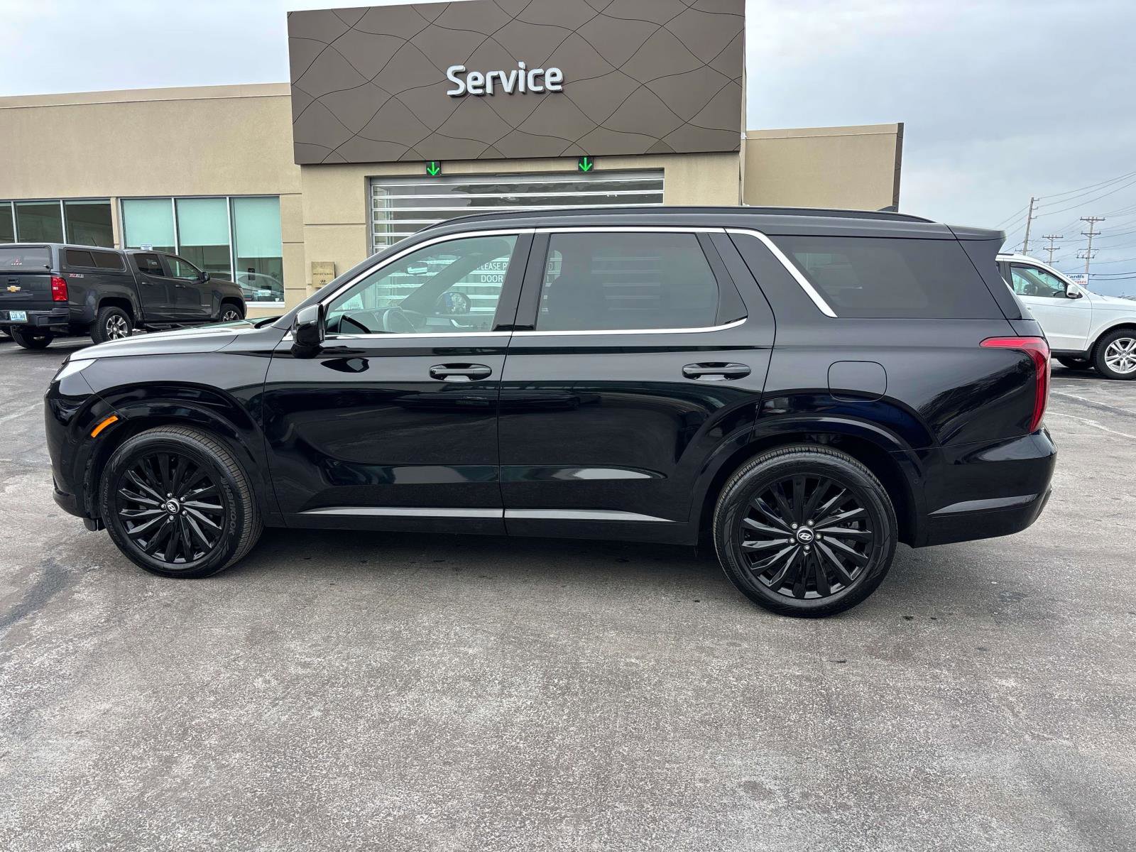 Used 2025 Hyundai Palisade Calligraphy AWD/4WD image 2
