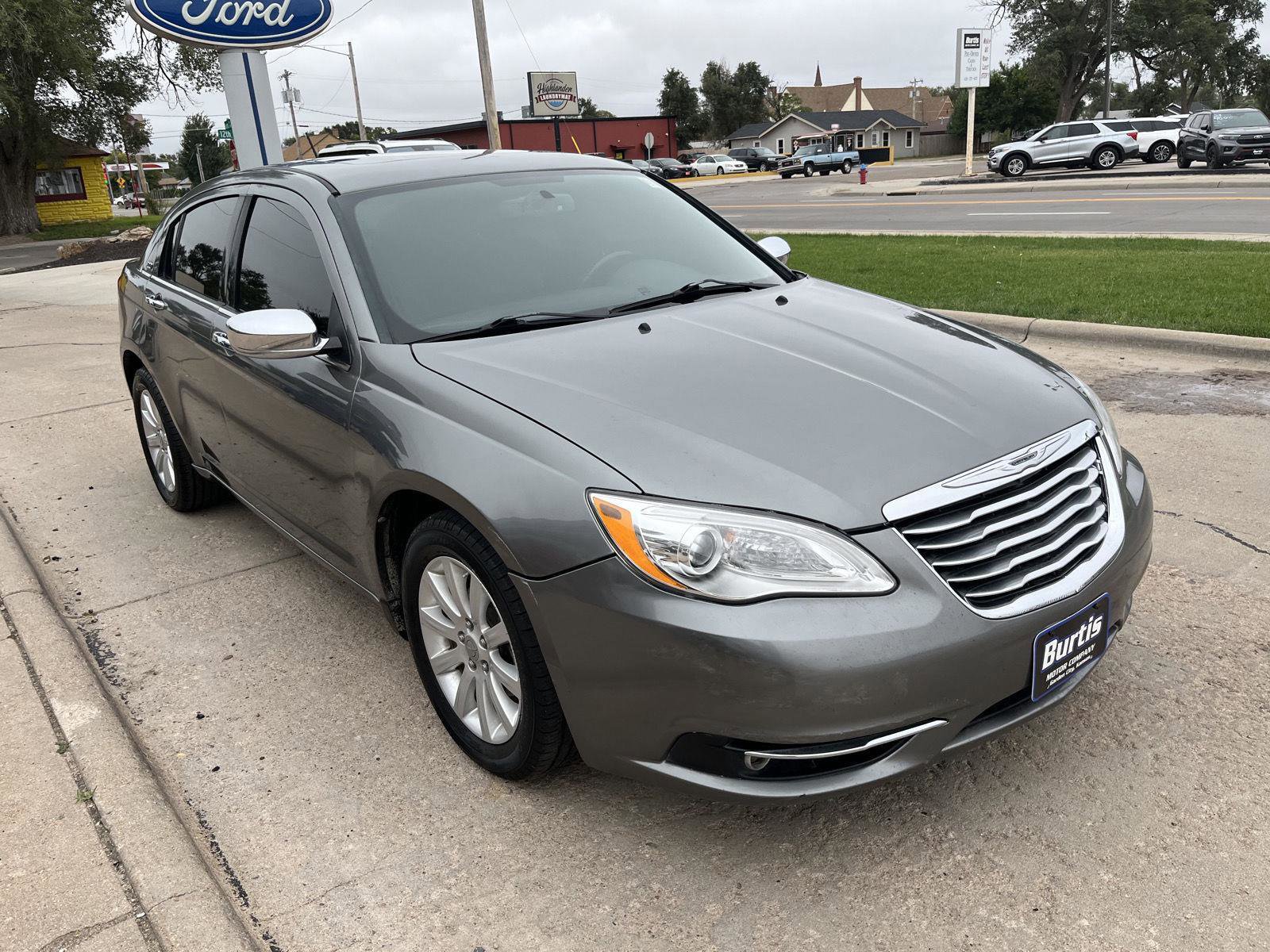 Used 2013 Chrysler 200 Limited w/ Sun/Sound Group image 4