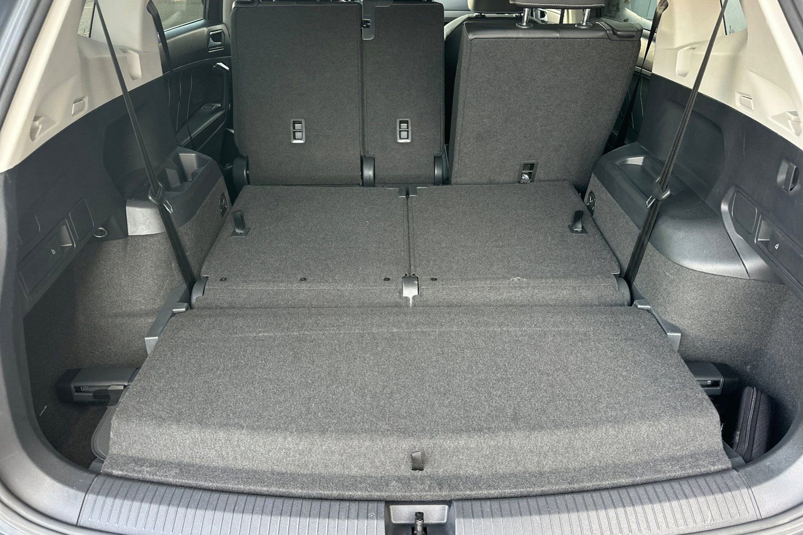 Used 2023 Volkswagen Tiguan SE image 16