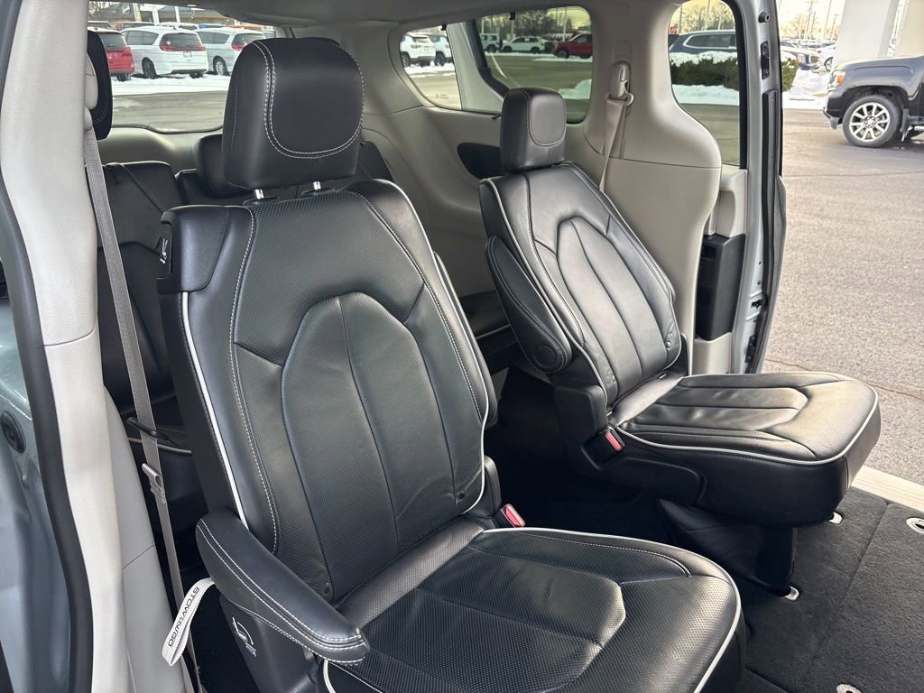 Used 2024 Chrysler Pacifica Limited FWD image 31