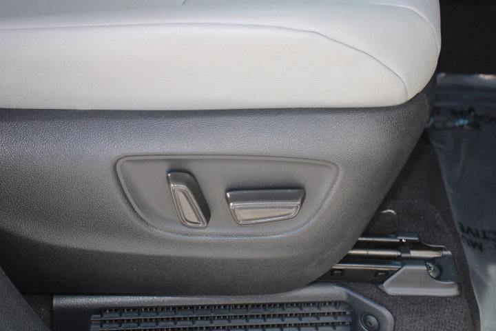 Certified 2025 Toyota Sienna XLE image 21