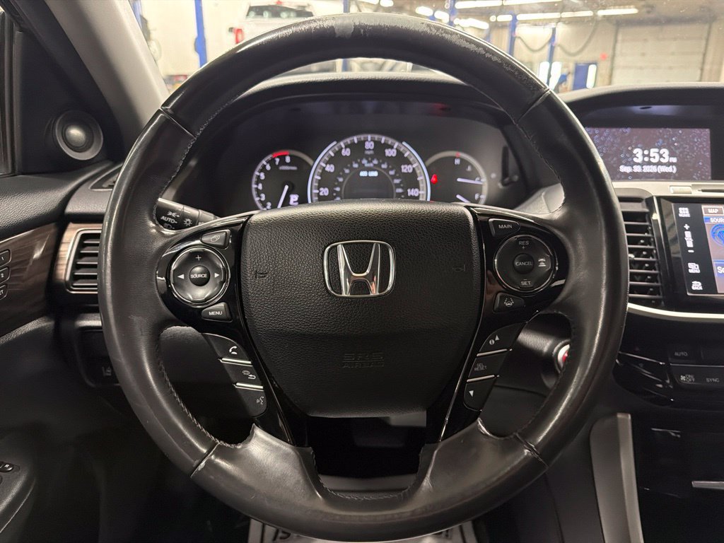 Used 2017 Honda Accord Touring image 18