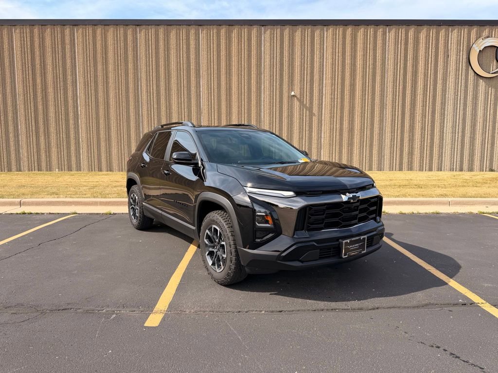 Used 2025 Chevrolet Equinox ACTIV AWD/4WD image 2