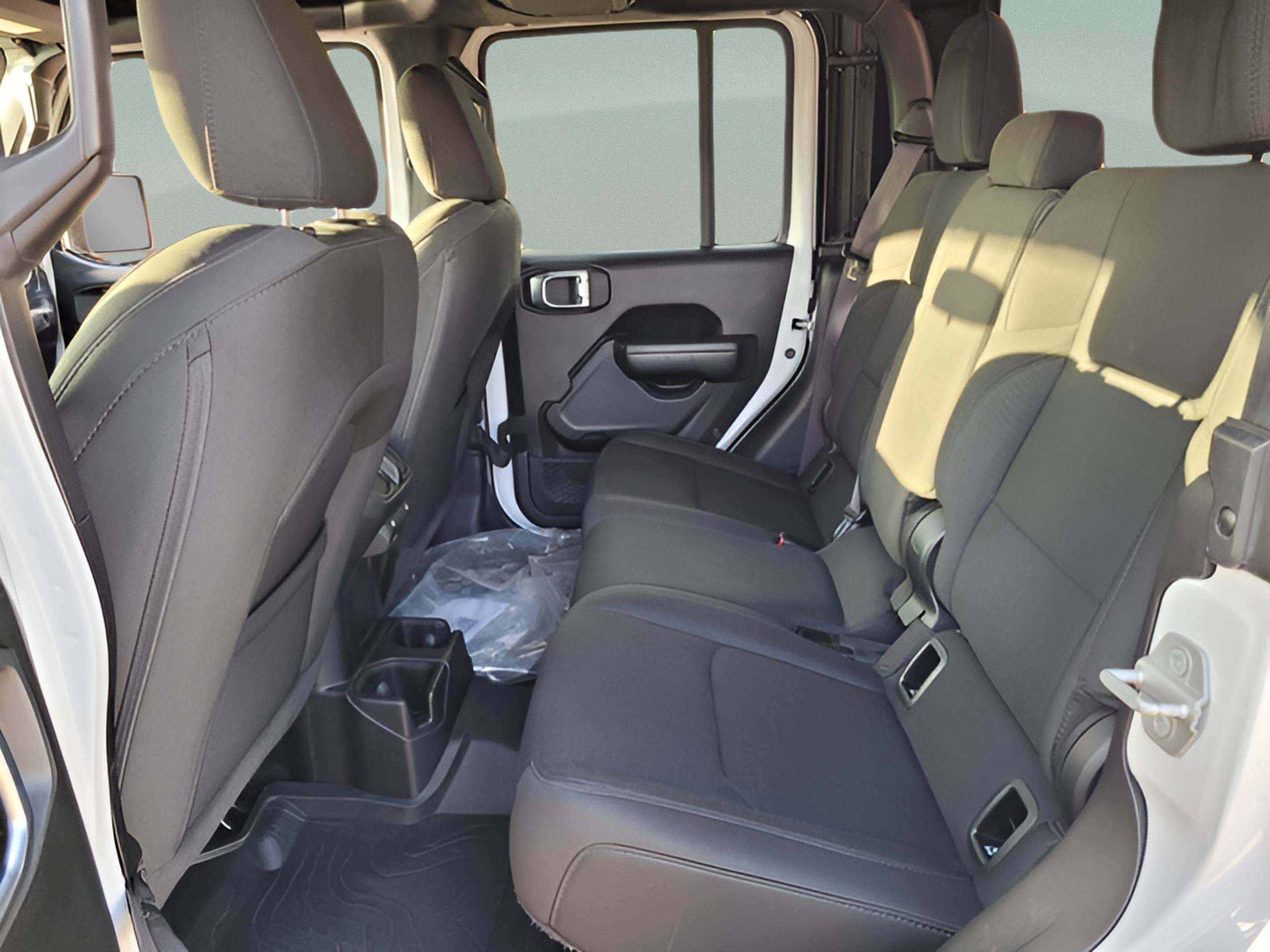 Used 2021 Jeep Gladiator Sport image 15