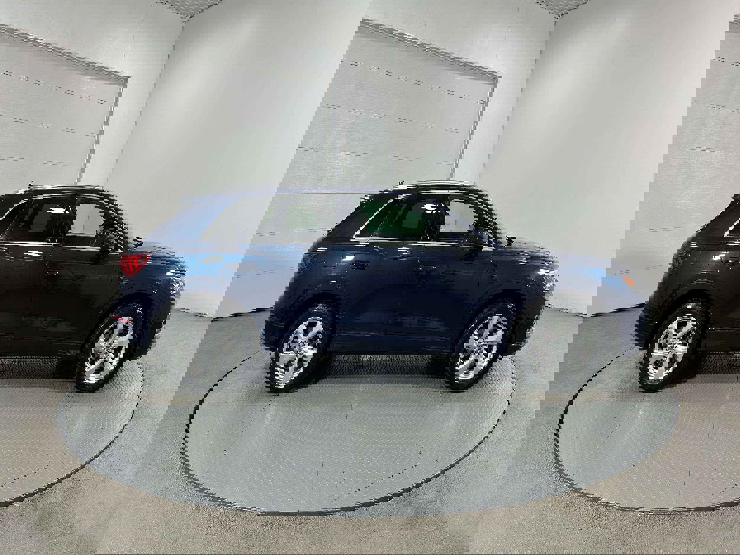 Used 2020 Audi Q3 2.0T Premium Plus w/ Premium Plus Package image 37