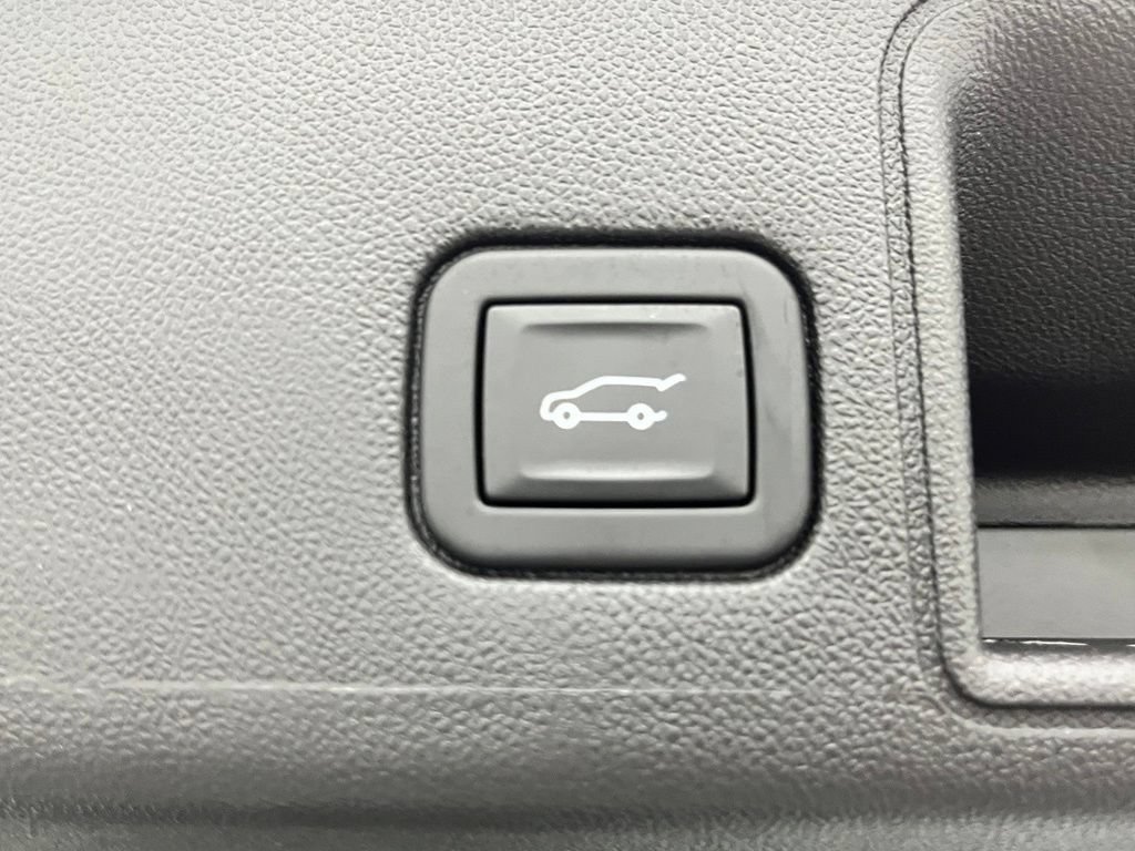 Used 2024 GMC Terrain Denali w/ Denali Premium Package AWD/4WD image 12