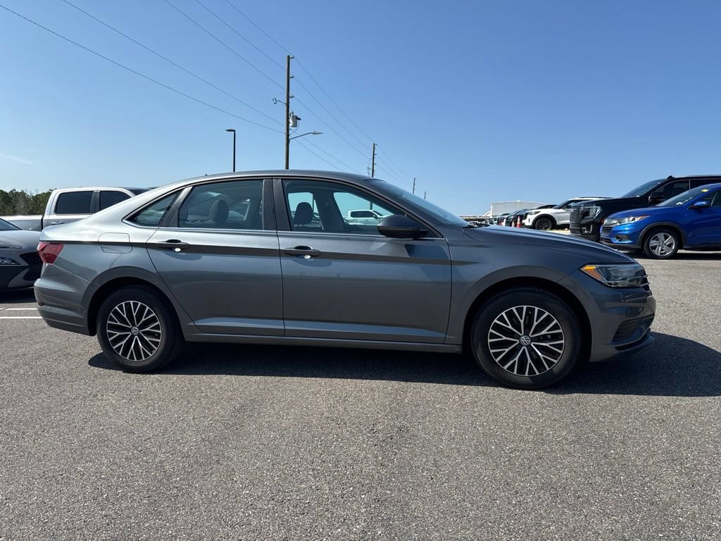 Used 2021 Volkswagen Jetta SE FWD image 1