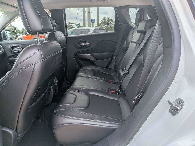 Certified 2019 Jeep Cherokee Latitude Plus w/ Comfort/Convenience Group FWD image 14