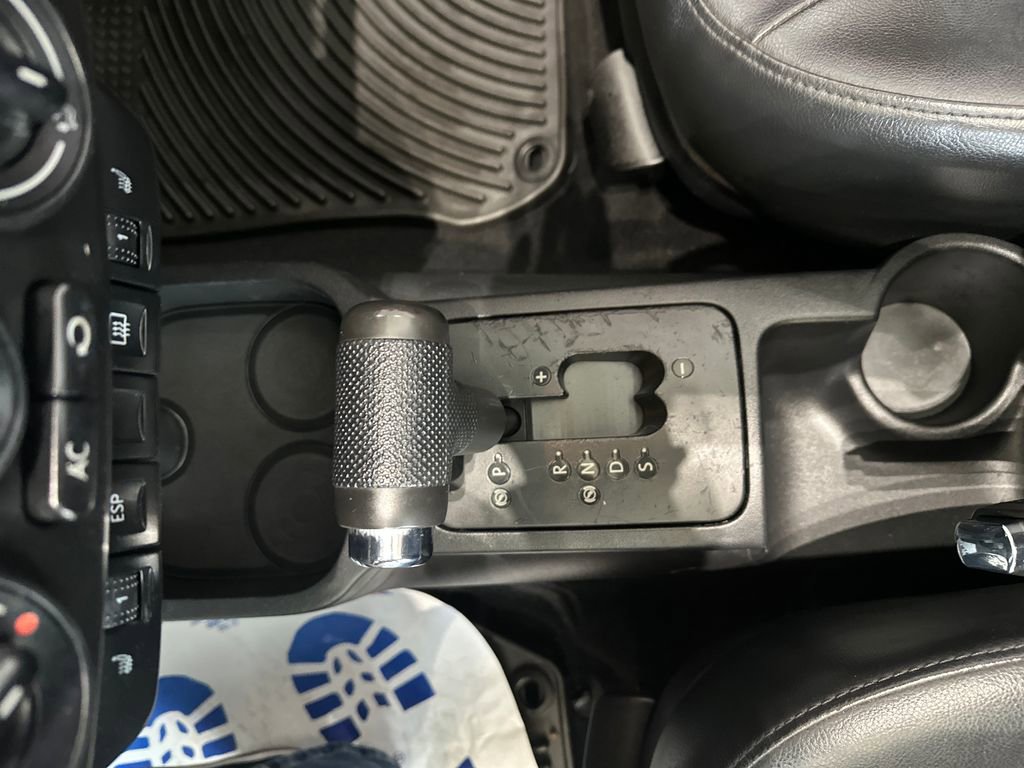 Used 2007 Volkswagen Beetle Convertible w/ Package 1 FWD image 10