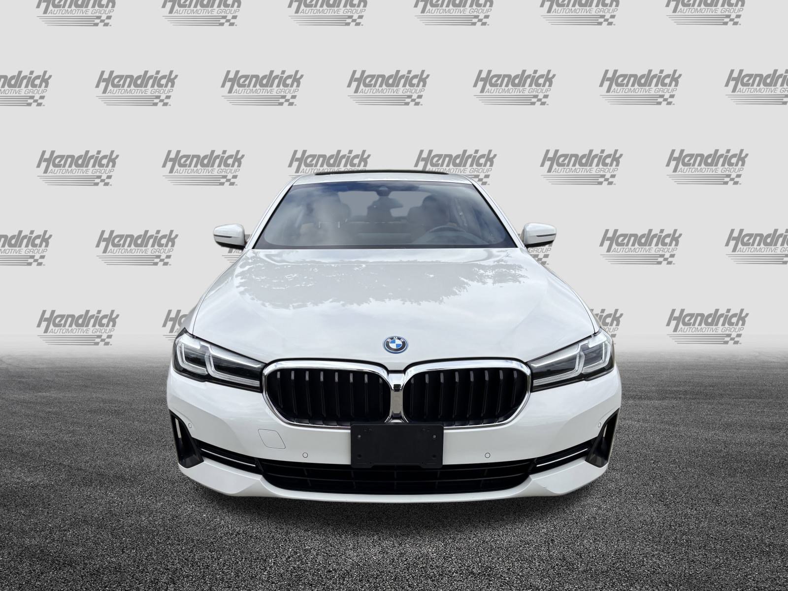Used 2023 BMW 530e w/ Premium Package image 3