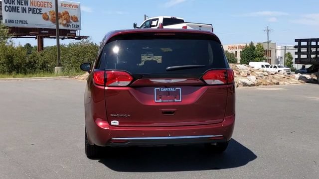 Used 2018 Chrysler Pacifica Touring Plus w/ Tire & Wheel Group FWD image 3