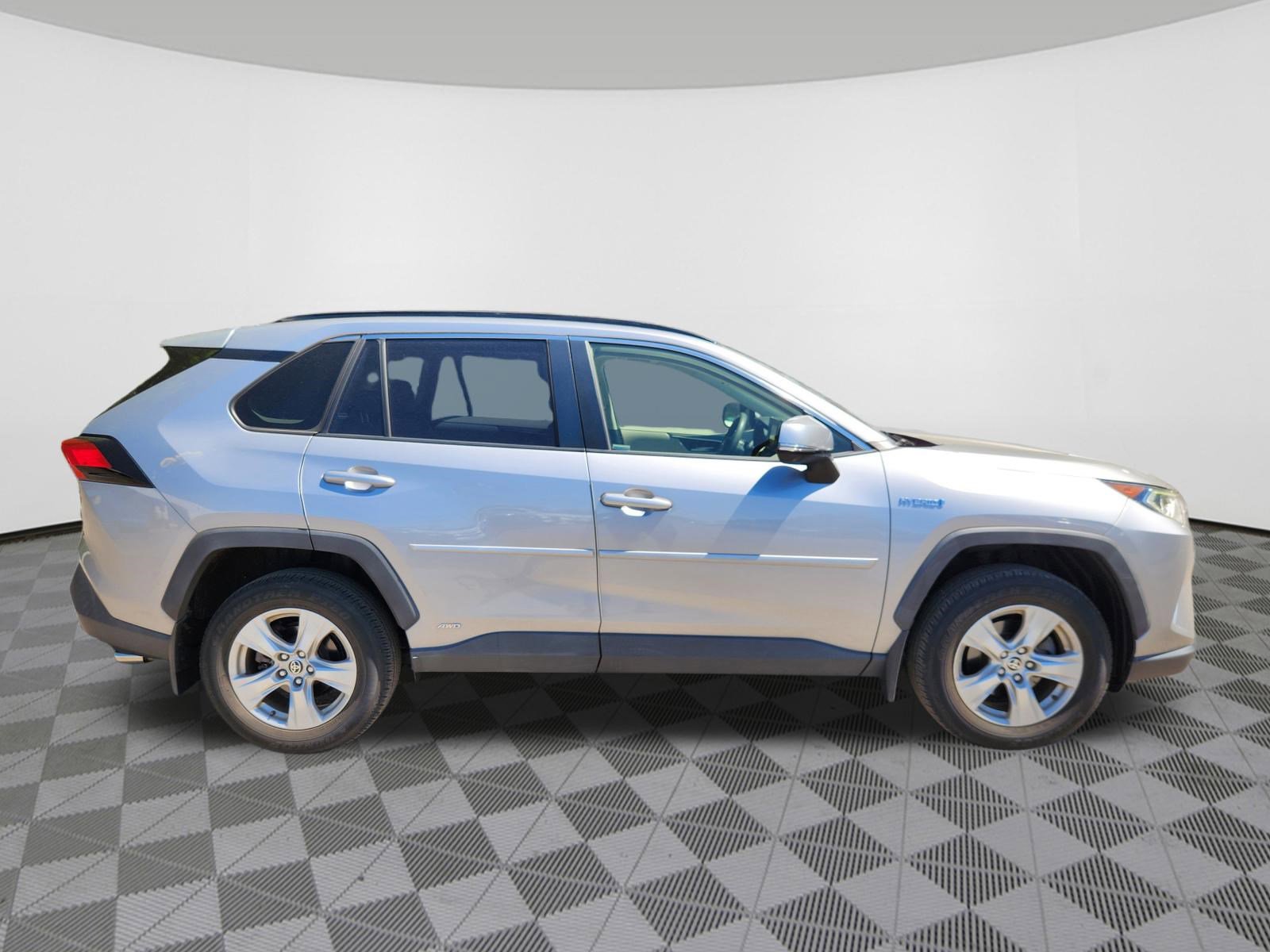 Used 2020 Toyota RAV4 XLE w/ Convenience Package AWD/4WD image 6