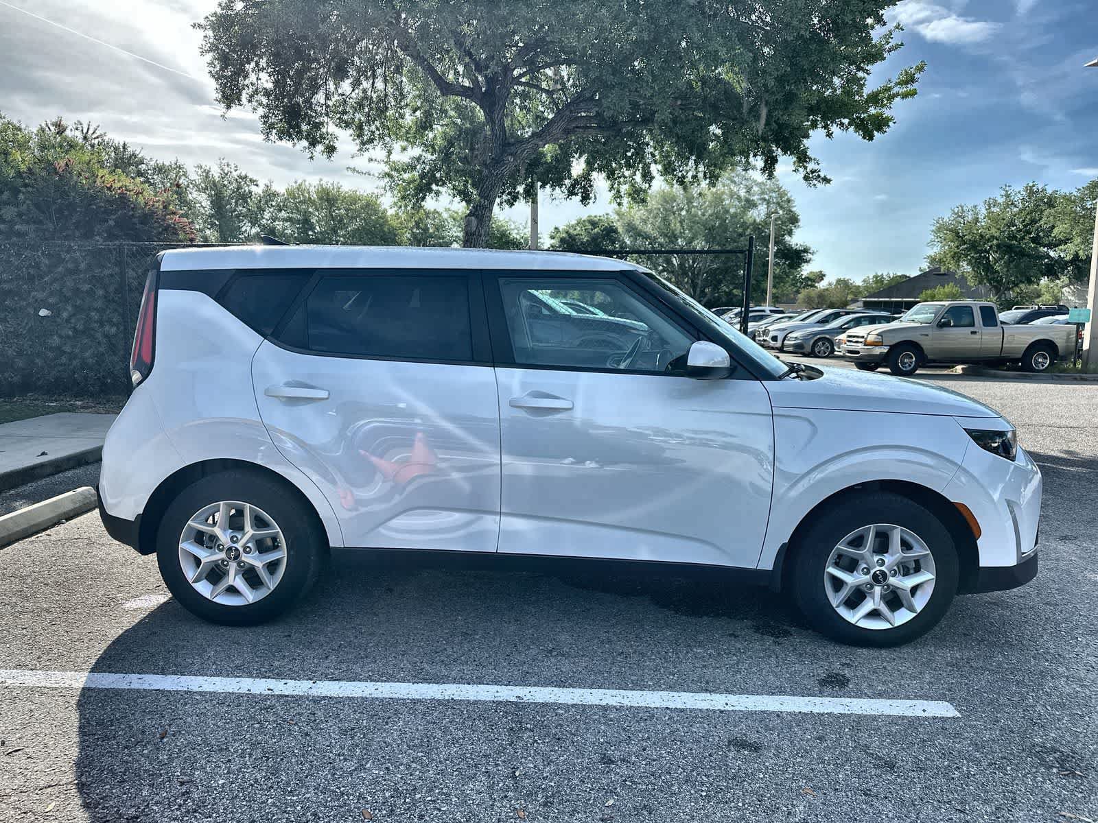 Used 2024 Kia Soul LX w/ Option Group 015 FWD image 10