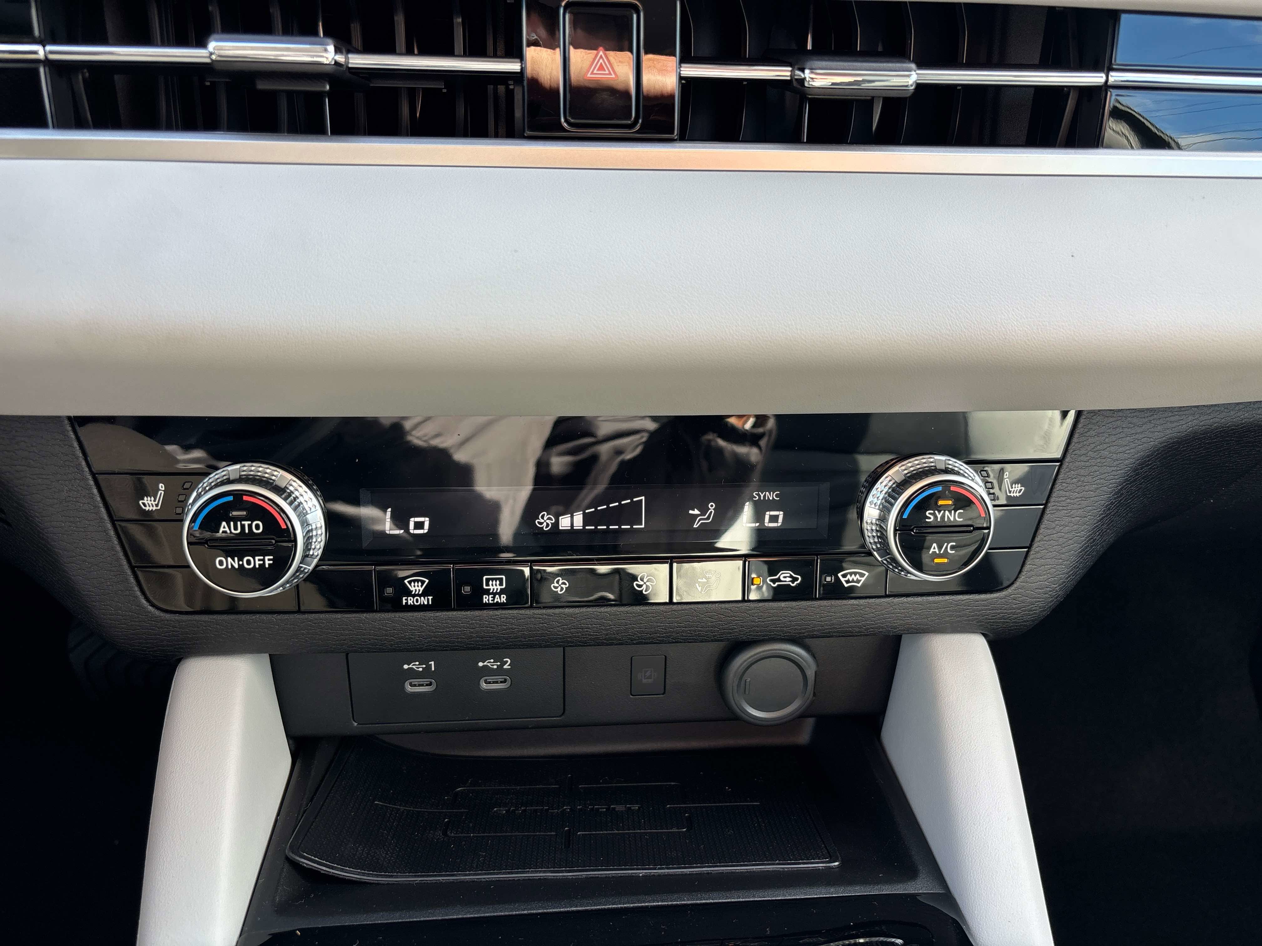 New 2025 Mitsubishi Outlander SE image 11