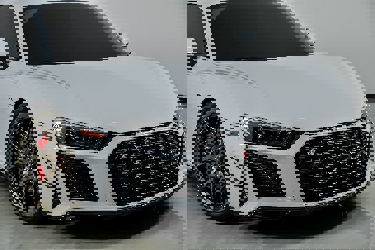 Used 2020 Audi R8 V10 w/ Carbon Exterior Package image 3
