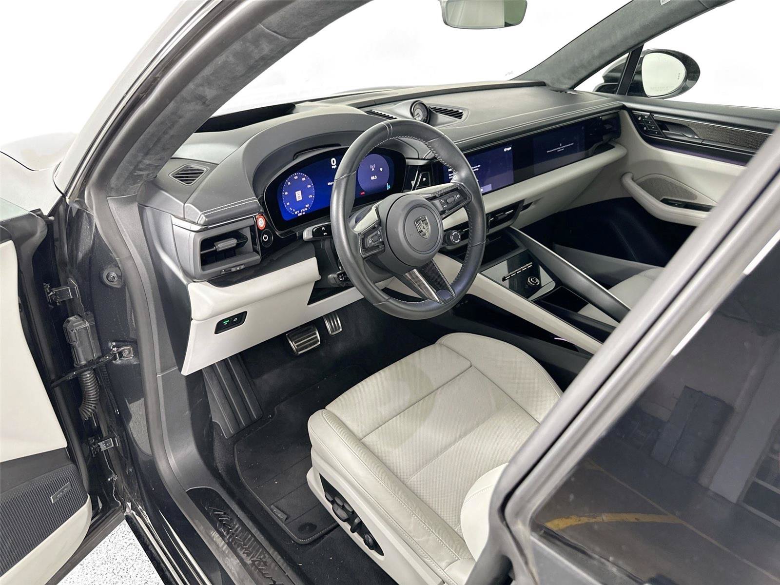 Certified 2024 Porsche Macan Turbo Electric AWD/4WD image 4