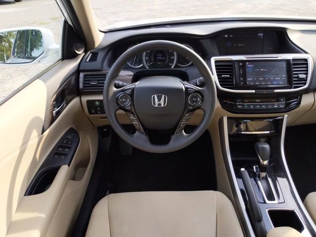 Used 2017 Honda Accord EX image 15