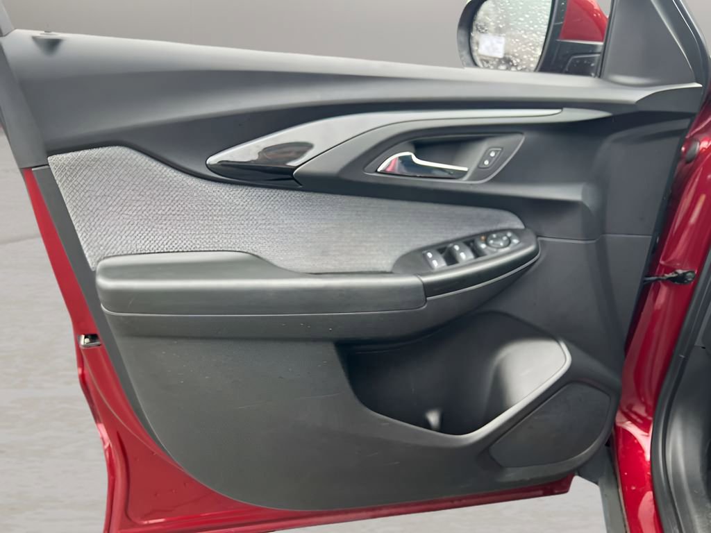 Used 2023 Chevrolet TrailBlazer LT w/ Convenience Package FWD image 13