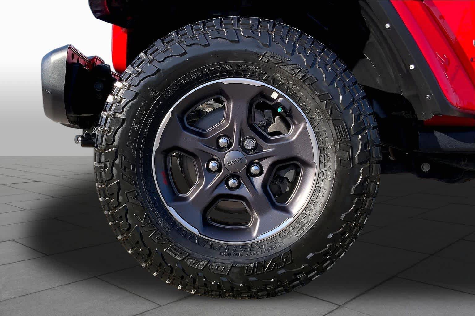 Used 2023 Jeep Gladiator Rubicon w/ LED Lighting Group AWD/4WD image 11