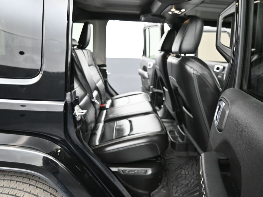 Used 2021 Jeep Wrangler Unlimited Sahara image 36