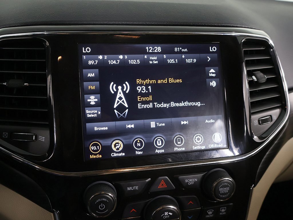 Used 2022 Jeep Grand Cherokee Laredo E image 41