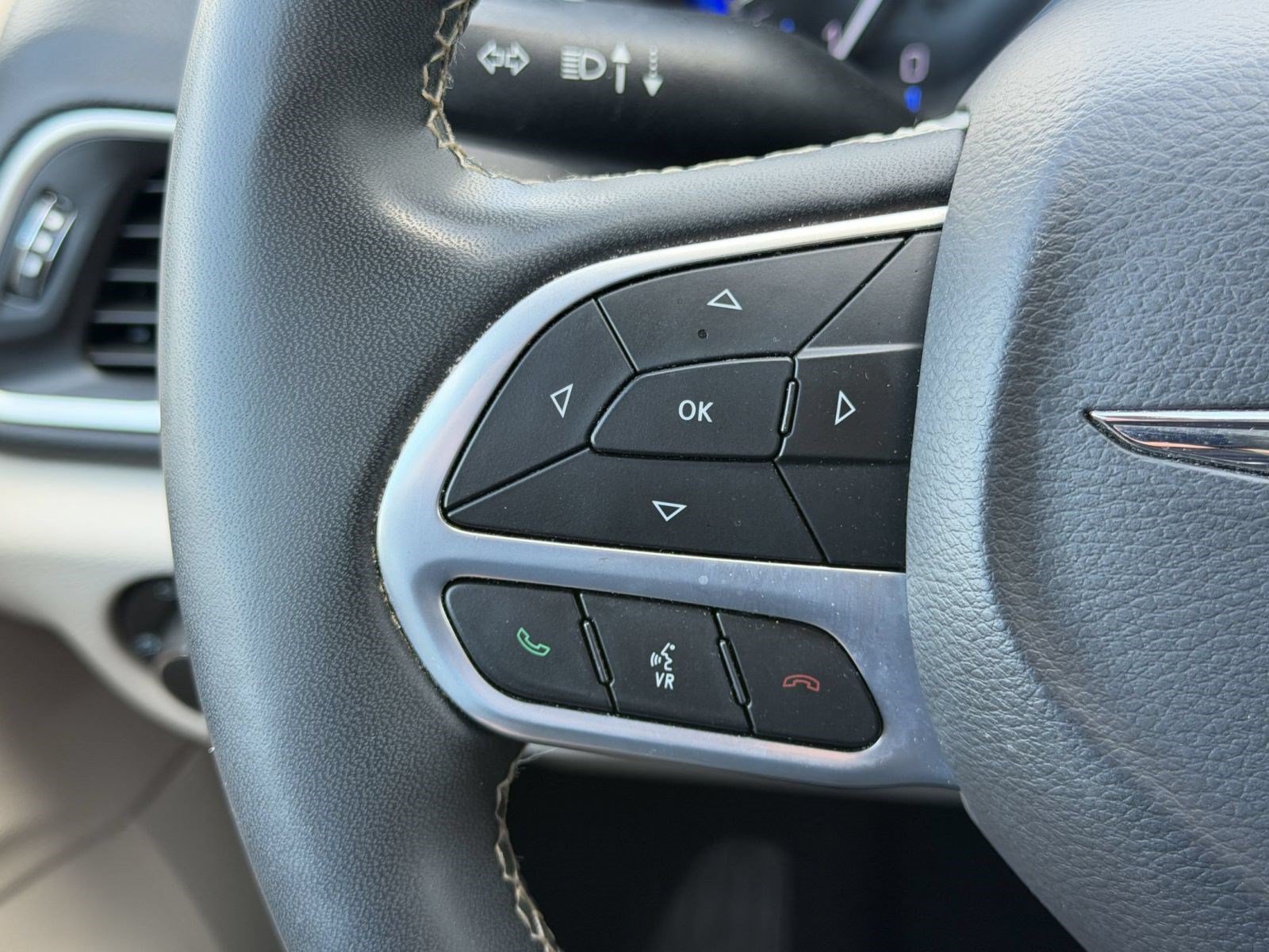 Used 2023 Chrysler Voyager LX FWD image 18