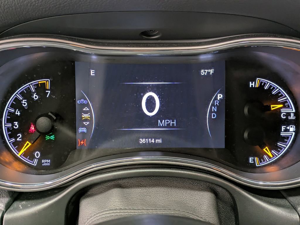 Used 2021 Jeep Grand Cherokee Laredo image 16