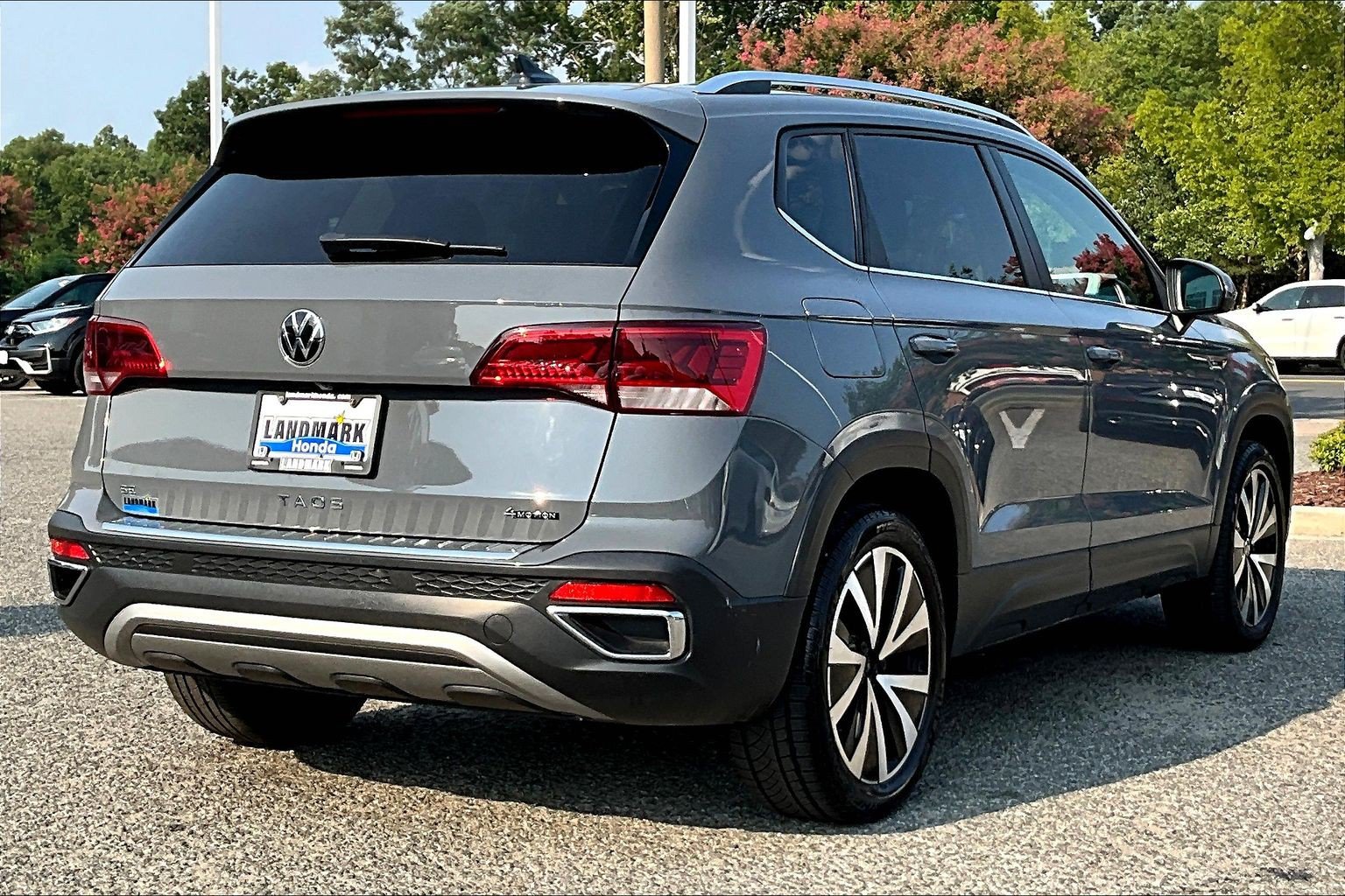 Used 2023 Volkswagen Taos SE w/ Panoramic Sunroof Package AWD/4WD image 2