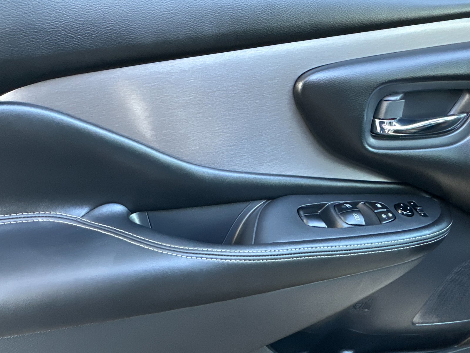 Used 2024 Nissan Murano SV image 11