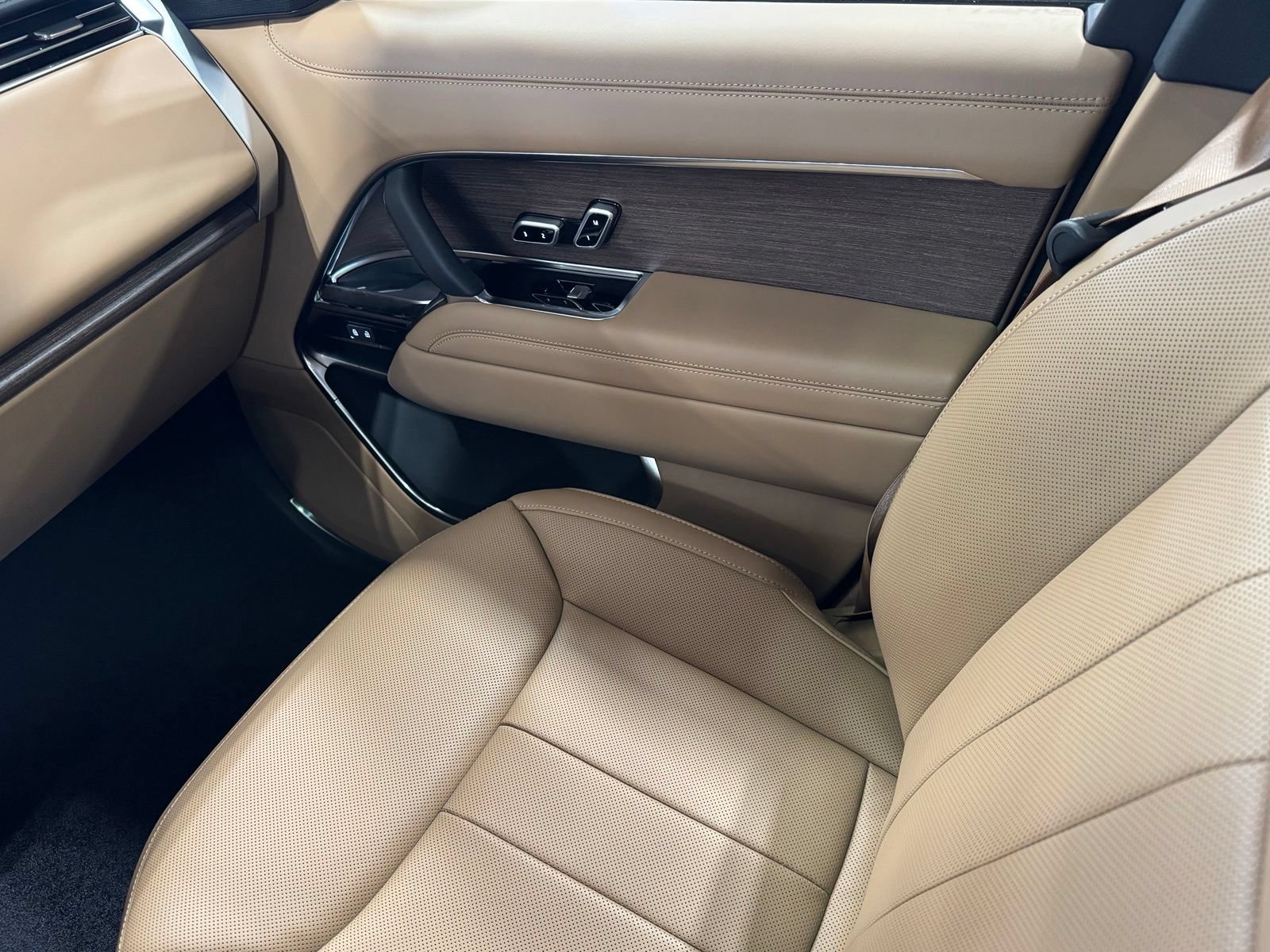 New 2026 Land Rover Range Rover SE AWD/4WD image 39